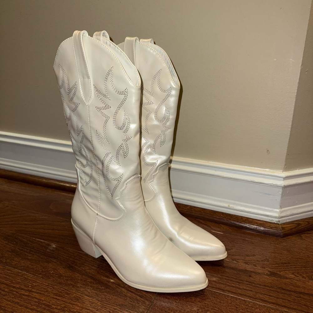 Unaro Cowboy/Western Boots by Billini in Pearl (White)